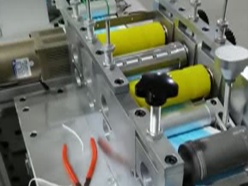 平面一拖一会自动口罩机